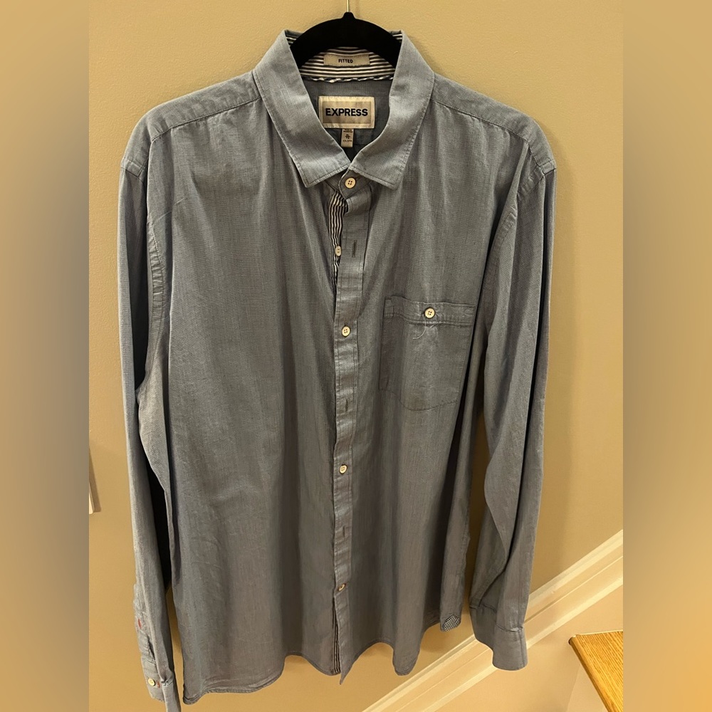 Mens like new "Express" Fitted Long Sleeve Button Down Excellent Shape!!!